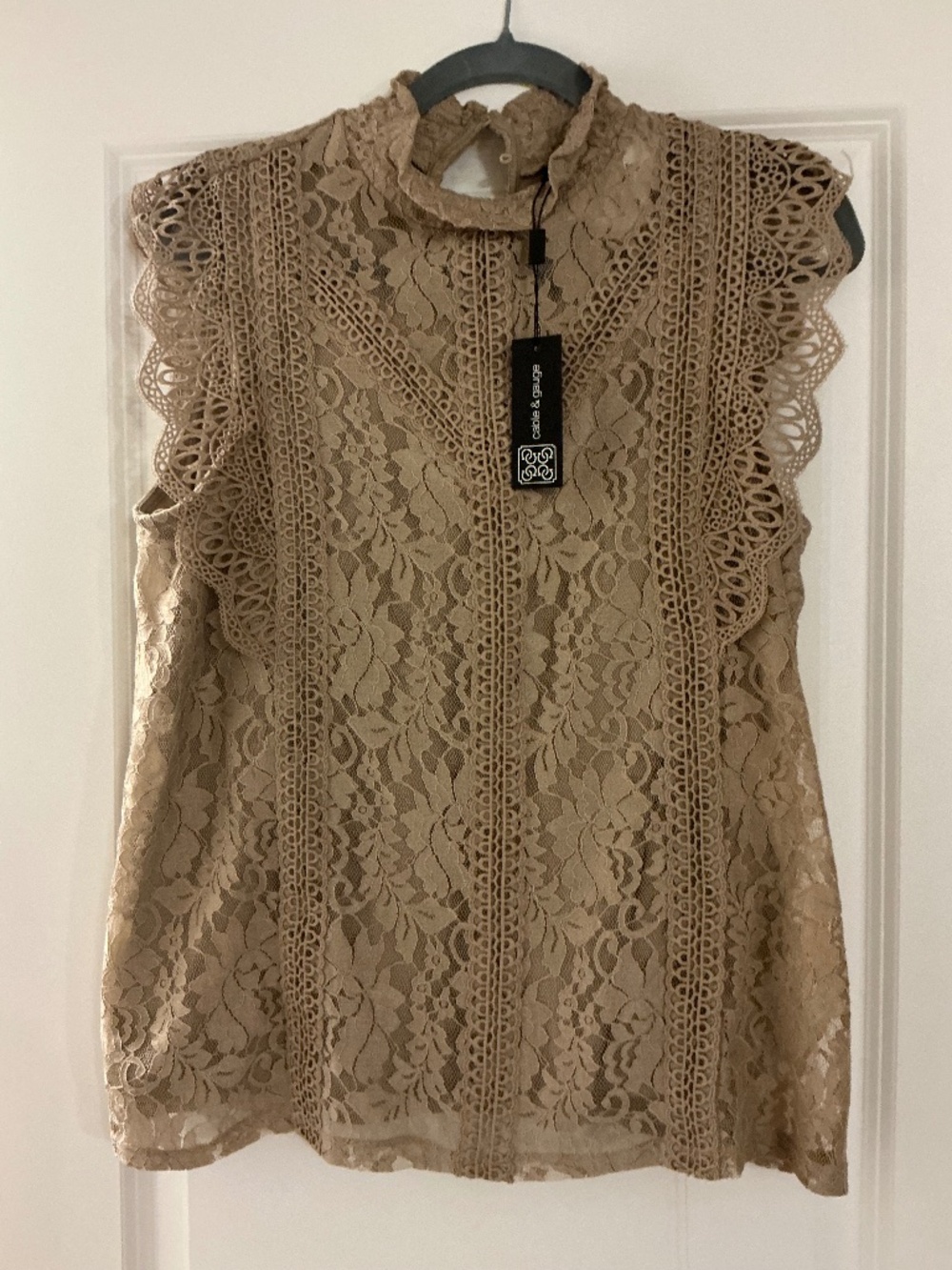 Cable & Gauge lace tank large NWT